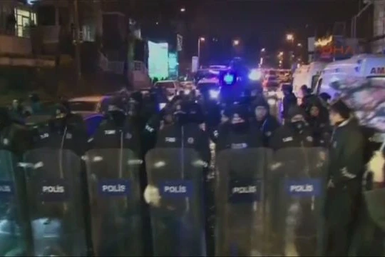 Cảnh sát vây kín hiện trường vị tấn công.