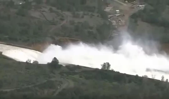 Đập Oroville ở Mỹ đứng trước nguy cơ vỡ, 130.000 người phải di tản