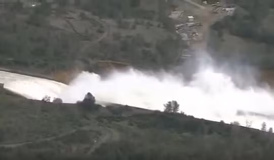 Đập Oroville ở Mỹ đứng trước nguy cơ vỡ, 130.000 người phải di tản