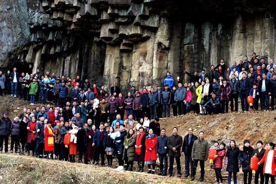 Đại gia đình 500 người, 7 thế hệ ở Trung Quốc phải dùng UAV để chụp ảnh