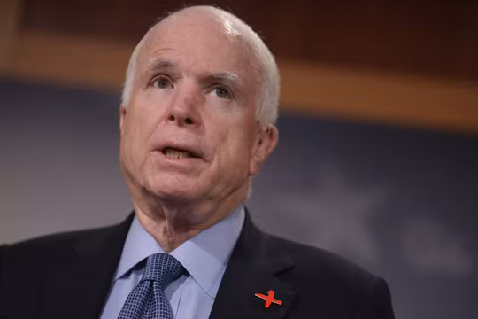 TNS John McCain phản đối ông Trump đưa cấp phó vào Hội đồng an ninh quốc gia