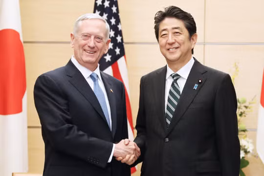 Bộ trưởng quốc phòng Mỹ và Thủ tướng Nhật Bản.