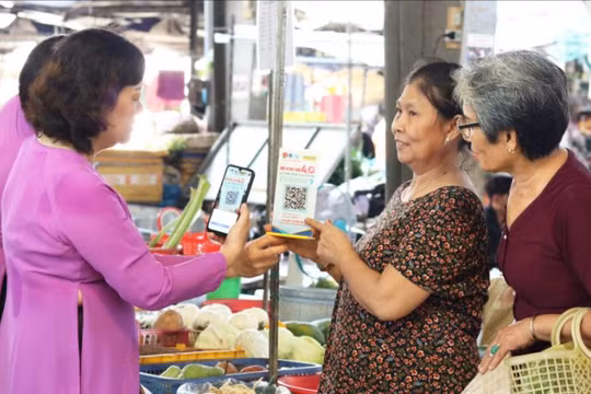 Tiểu thương chợ truyền thống được hướng dẫn các bước cụ thể trong hành trình chuyển đổi số.