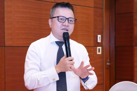 Ông Lê Quốc Minh cảnh báo rằng nếu báo chí suy yếu hoặc biến mất thì chính doanh nghiệp sẽ chịu thiệt hại.