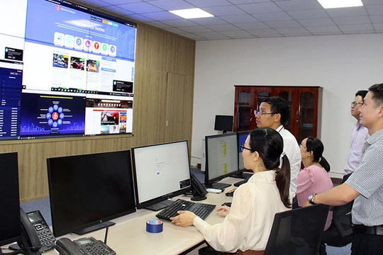 Cán bộ chuyên trách về chuyển đổi số được hỗ trợ 5 triệu đồng/tháng. Ảnh minh hoạ.