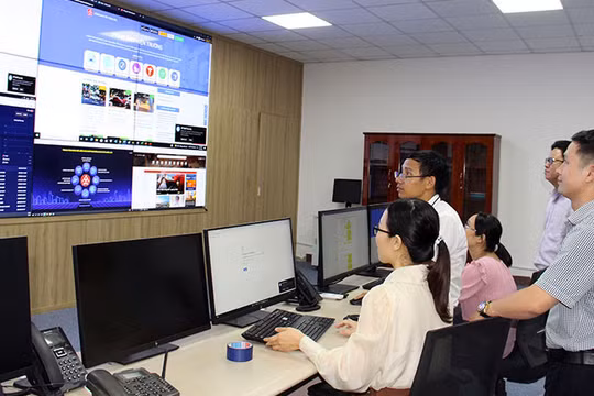 Cán bộ chuyên trách về chuyển đổi số được hỗ trợ 5 triệu đồng/tháng. Ảnh minh hoạ.