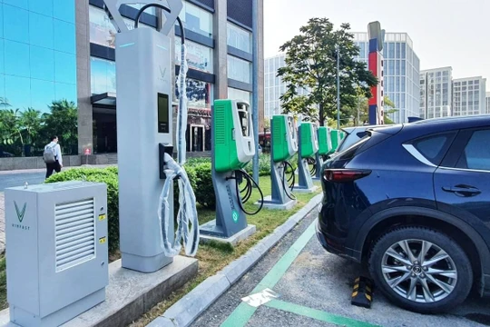 Sắp có quy chuẩn kỹ thuật quốc gia cho trụ sạc xe điện