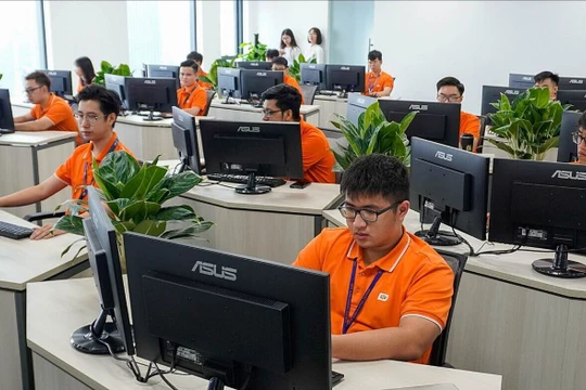 FPT hiện có hơn 300 chuyên gia công nghệ và hơn 2.500 kỹ sư làm việc trực tiếp tại Hàn Quốc.