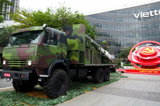 Mục sở thị dàn khí tài quân sự "Made by Viettel"