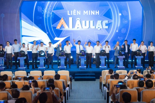 Hơn 20 thành viên đầu tiên của Liên minh AI Âu Lạc tại lễ ra mắt.
