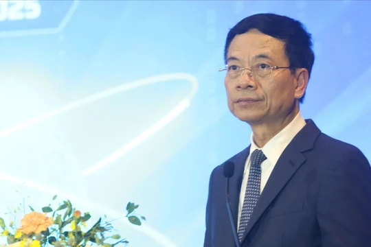 Bộ trưởng Khoa học và Công nghệ Nguyễn Mạnh Hùng trao đổi về 10 điểm mới của Dự thảo Luật Khoa học, Công nghệ và Đổi mới sáng tạo.