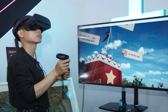 Việc chiêm ngưỡng di sản văn hoá truyền thống với công nghệ hiện đại, cho cảm nhận thêm gần gũi và thú vị hơn.