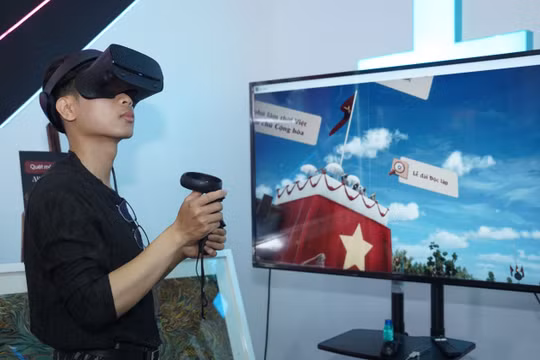 Việc chiêm ngưỡng di sản văn hoá truyền thống với công nghệ hiện đại, cho cảm nhận thêm gần gũi và thú vị hơn.