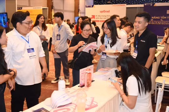 GrowthVerse Summit 2025 ghi nhận sự tham gia của hàng trăm đại diện doanh nghiệp, chuyên gia, và nhà lãnh đạo trong hành trình cùng nhau tìm kiếm giải pháp tăng trưởng bền vững. 