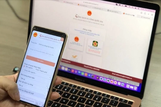 Để sử dụng 4 thủ tục hành chính trong Đảng của Hà Nội trên Cổng Dịch vụ công quốc gia, đảng viên thuộc Đảng bộ TP Hà Nội mở Cổng Dịch vụ công quốc gia và đăng nhập mã QR của VNeID.