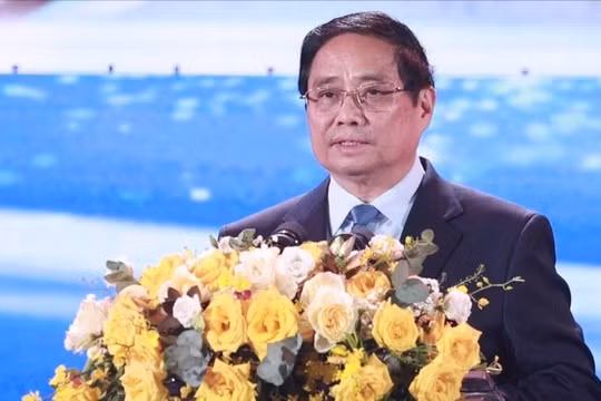 Thủ tướng khẳng định báo chí đã thể hiện vai trò dẫn dắt, thông tin chính xác, kịp thời, có tinh thần phản biện, định hướng dư luận xã hội, tạo đồng thuận xã hội. Ảnh: VGP