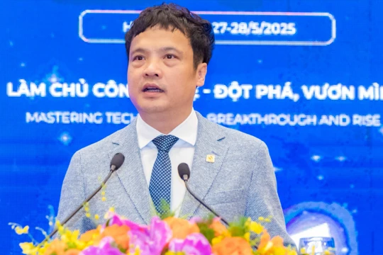 Chủ tịch VINASA Nguyễn Văn Khoa cho rằng hành trình để Việt Nam trở thành một quốc gia số phát triển, một trung tâm công nghệ trong khu vực vẫn còn nhiều thách thức. Ảnh: V.Anh.