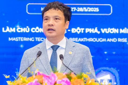 Chủ tịch VINASA Nguyễn Văn Khoa cho rằng hành trình để Việt Nam trở thành một quốc gia số phát triển, một trung tâm công nghệ trong khu vực vẫn còn nhiều thách thức. Ảnh: V.Anh.