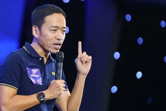 Ông Lê Hồng Minh khẳng định VNG đã vượt qua khó khăn bằng cách tập trung vào các giá trị cốt lõi và tầm nhìn chiến lược.