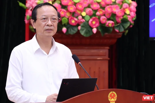 Thứ trưởng Thường trực Bộ Giáo dục và Đào tạo Phạm Ngọc Thưởng nhấn mạnh yếu tố đổi mới lớn nhất của kỳ thi tốt nghiệp THPT 2025 là chuyển từ đánh giá kiến thức sang đánh giá năng lực. 