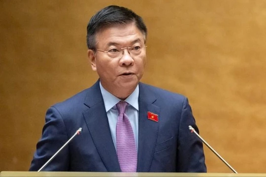 Phó Thủ tướng Chính phủ Lê Thành Long trình bày tờ trình dự án Luật Khoa học, công nghệ và đổi mới sáng tạo. Ảnh: Quochoi.vn