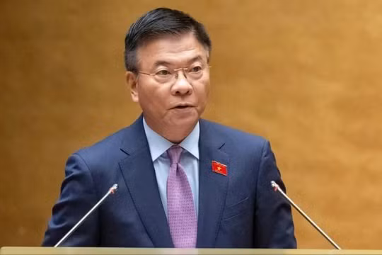 Phó Thủ tướng Chính phủ Lê Thành Long trình bày tờ trình dự án Luật Khoa học, công nghệ và đổi mới sáng tạo. Ảnh: Quochoi.vn