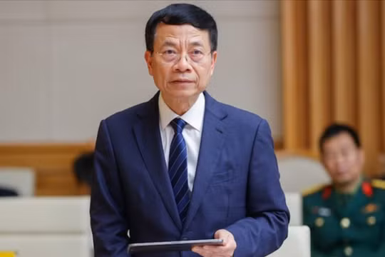 Ông Nguyễn Mạnh Hùng cho rằng mức đầu tư cho phòng thí nghiệm của các trường đại học cần tăng lên 10 lần so với con số 500 tỷ đồng/năm hiện nay.