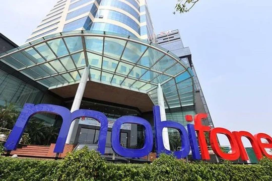 MobiFone là nhà mạng di động đầu tiên tại Việt Nam với slogan "Mọi lúc, mọi nơi".