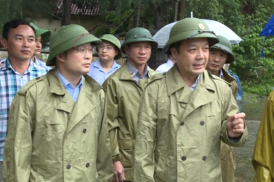 Thứ trưởng Phạm Đức Long giao Sở KH&CN tỉnh Thanh Hóa thông tin cho Sở Công Thương các khu vực có trạm BTS kiên cố cần ưu tiên điện lưới để bảo đảm duy trì liên lạc.