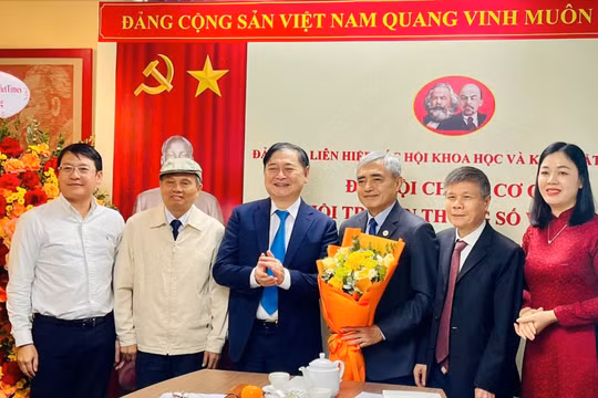 Ông Nguyễn Minh Hồng tái đắc cử Bí thư Chi bộ Cơ quan Hội Truyền thông số Việt Nam