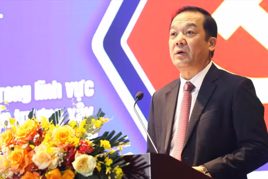 Thứ trưởng Phạm Đức Long trình bày báo cáo về hoạt động 6 tháng của toàn ngành. Ảnh: T.H.