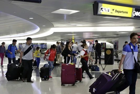 Theo báo Ấn Độ Times of India, các thiết bị điện tử cá nhân lớn như laptop có thể sẽ sớm không được các hãng hàng không Ấn Độ cho phép mang theo lên cabin máy bay. (Ảnh: Times of India)