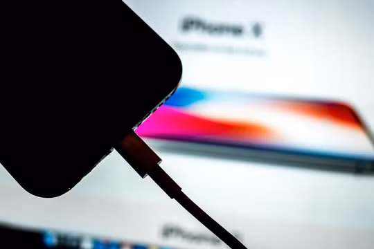 Hiện tại Apple hoàn toàn im lặng về việc ra mắt iPhone 5G (Ảnh: BGR)