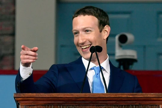 Mark Zuckerberg dành 50-60 giờ mỗi tuần ở văn phòng Facebook, nhưng anh liên tục nghĩ về Facebook, cả khi không ở văn phòng (Ảnh: Business Insider)