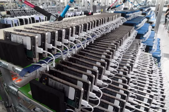 Pin của điện thoại Note 7 được thử nghiệm trong phòng lab Samsung. (Ảnh: The Korea Herald)