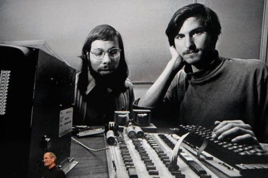 Apple do Steve Jobs và Steve Wozniak sáng lập vào năm 1976 (ảnh Business Insider)