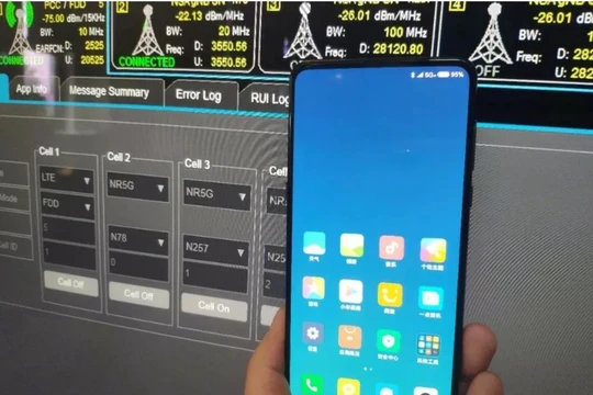 Xiaomi Mi Mix 3 là smartphone hỗ trợ 5G đáng chú ý nhất được công bố cho đến nay (Ảnh: The Verge)
