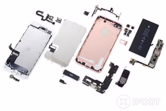 Intel cáo buộc Qualcomm tính mức phí bản quyền thấp hơn cho Apple để Apple độc quyền sử dụng chip của Qualcomm