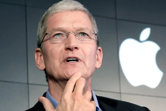 Theo CEO Tim Cook của Apple, tiếng Anh có thể là một ngôn ngữ toàn cầu, nhưng học lập trình còn quan trọng hơn (Ảnh: Fortune)