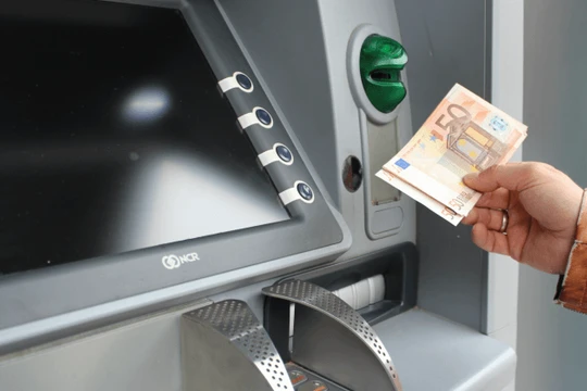 FBI gần đây đã cảnh báo các ngân hàng trên toàn thế giới rằng bọn tội phạm mạng sẵn sàng thực hiện hành vi rút hàng loạt tiền mặt từ thẻ ATM.