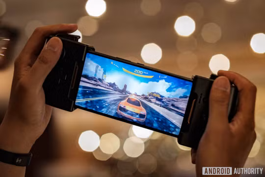 Smartphone Asus ROG có cấu hình đặc biệt dành cho người ghiền chơi game. (Ảnh: Android Authority)