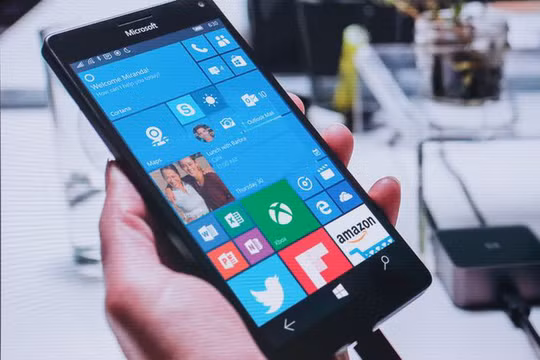 Microsoft đã tiết lộ rằng, đại gia phần mềm không còn phát triển tính năng mới hay phần cứng mới cho Windows 10 Mobile nữa. (Ảnh: CNET)