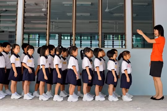 Mỹ chi trung bình 16.268 USD một năm để giáo dục một học sinh từ tiểu học đến đại học, cao hơn mức trung bình toàn cầu là 10.759 USD (Ảnh: The Guardian)