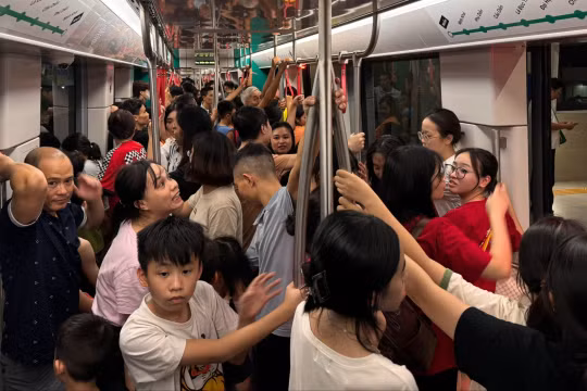 Dân chen nhau trải nghiệm tàu Nhổn - ga Hà Nội, kỷ lục hơn 66.000 lượt khách 