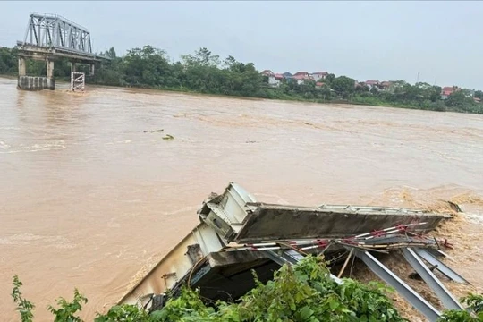 Vì sao Bộ GTVT được giao làm chủ đầu tư dự án cầu Phong Châu mới?
