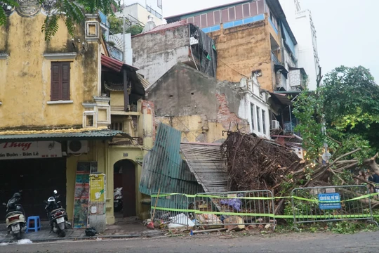 Sơ tán người ở chung cư xuống cấp, tăng thời gian đóng cửa sân bay Nội Bài để tránh bão