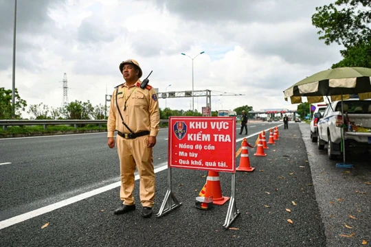 Từ 1/1/2025, hàng loạt lỗi vi phạm giao thông tăng mức xử phạt lên tới 30 - 50 triệu đồng