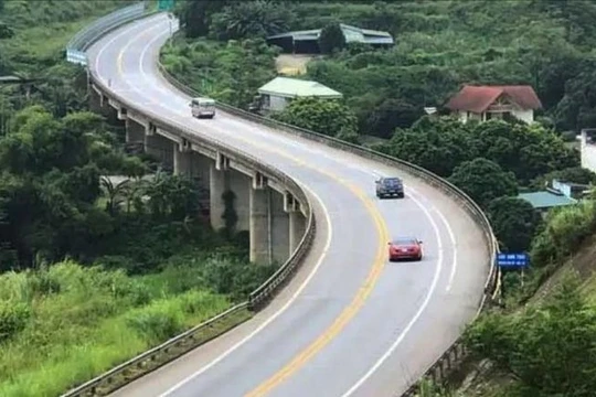 Loạt cao tốc mới sắp thu phí, tài xế phải trả bao nhiêu tiền?