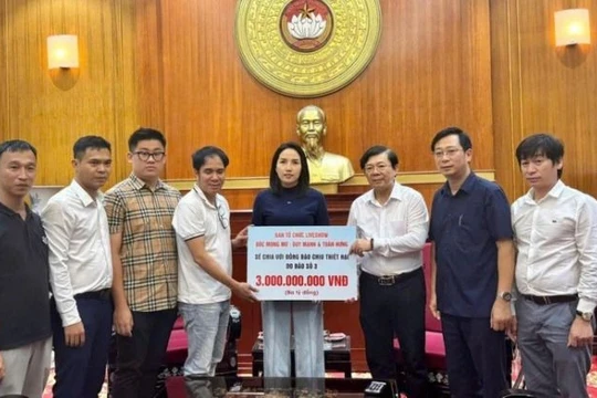 Ban tổ chức đêm nhạc Tuấn Hưng - Duy Mạnh ủng hộ đồng bào gặp bão lũ 3 tỷ đồng