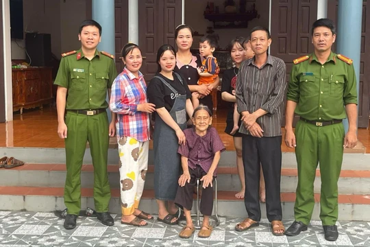 Người phụ nữ đoàn tụ gia đình sau gần 30 năm nhờ dữ liệu quốc gia về dân cư